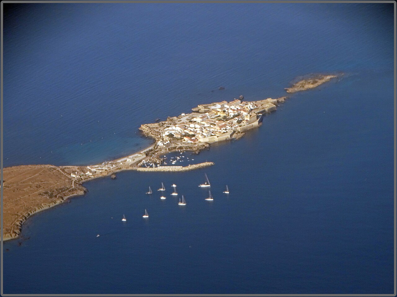 Turquoise water and whitewashed houses on Tabarca Island